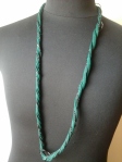 collana con tessuto verde compatto e filo lurex 8 euro